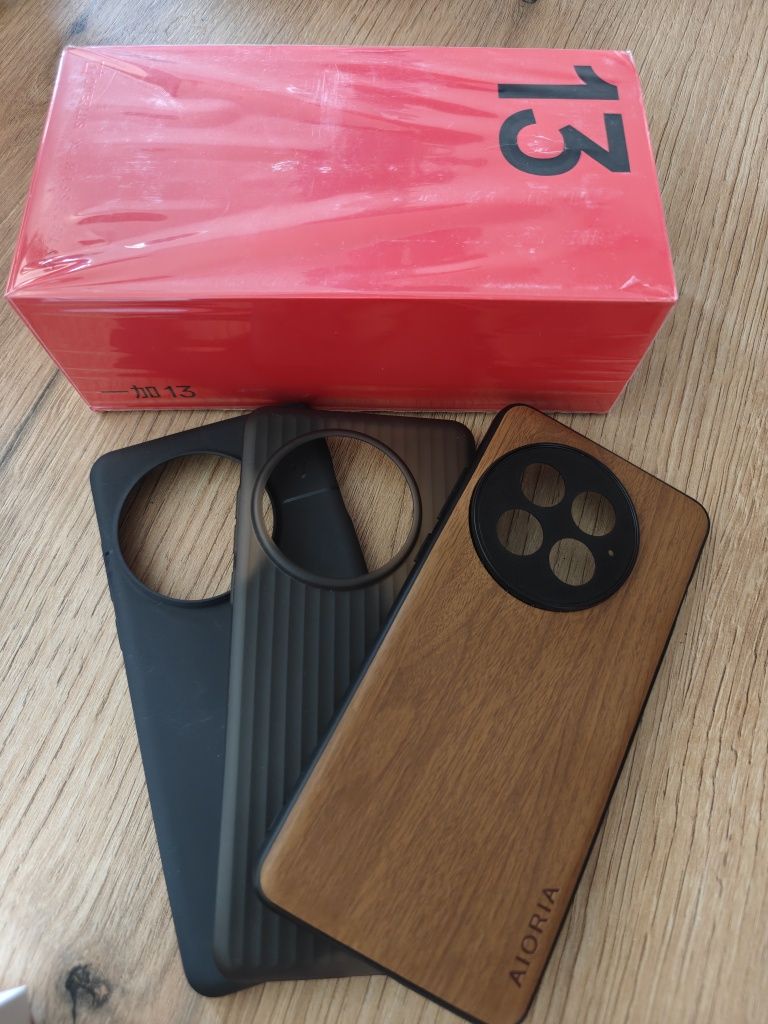 OnePlus 13 black 12 / 256 GB - 1400лв.