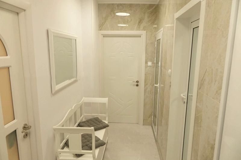 Дава се под наем Тристаен апартамент в София, Хиподрума - 100 кв.м за 1100 € - Снимка #9