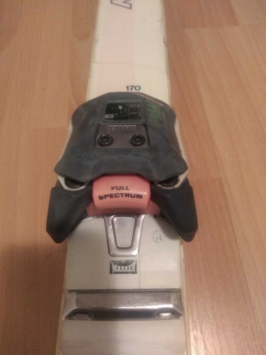 Vând skiuri Blizzard