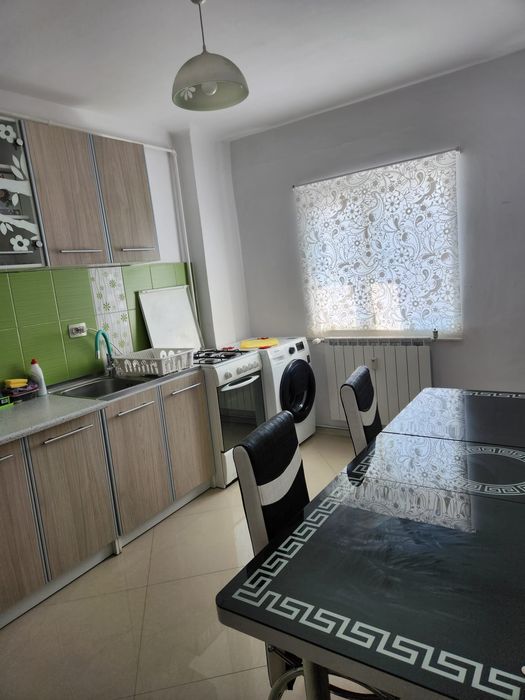 Inchiriez apartament