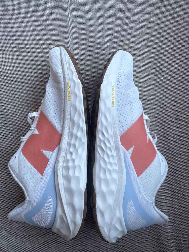 New Balance чисто нови дамски маратонки 39-ти номер