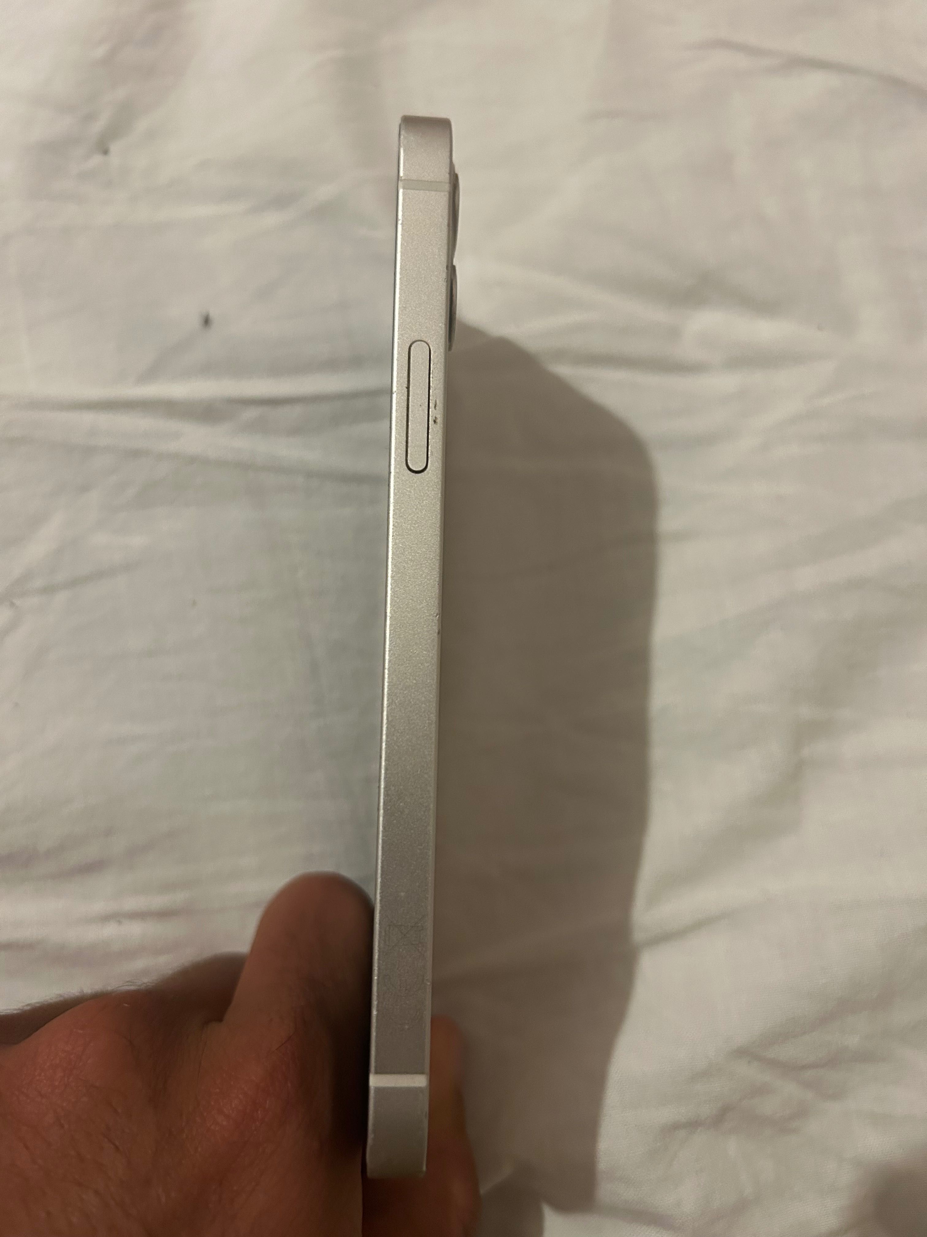 iPhone 12 запазен