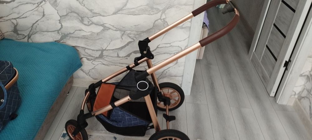 Продам коляску фирменную