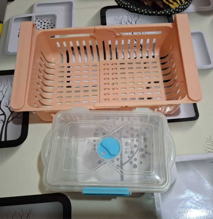 Контейнер и хлебница