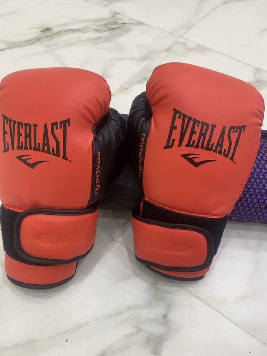 Боксерские перчатки