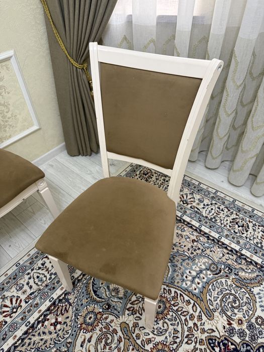 Продам 20 деревянных стульев