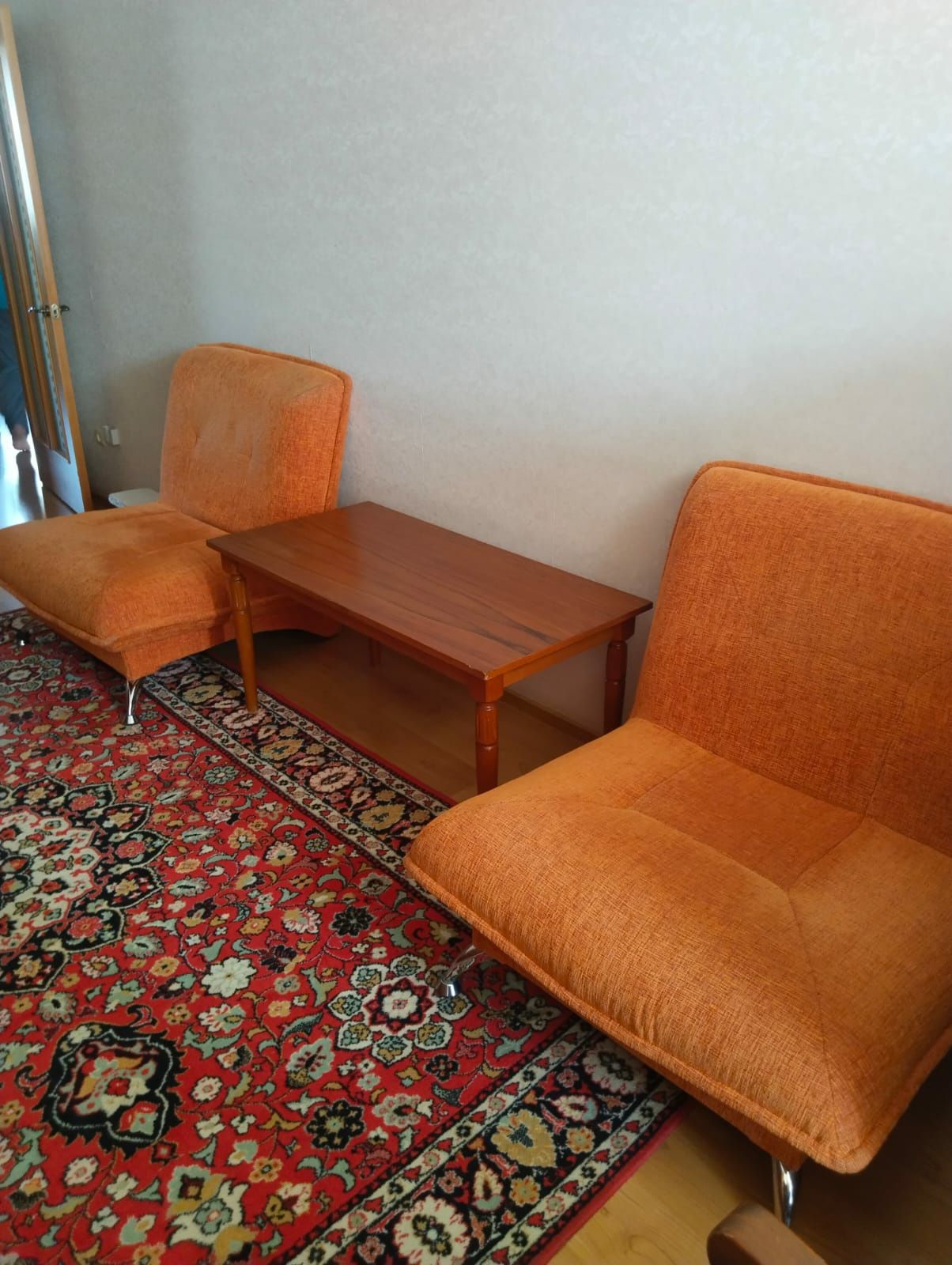 Продам диван с креслами