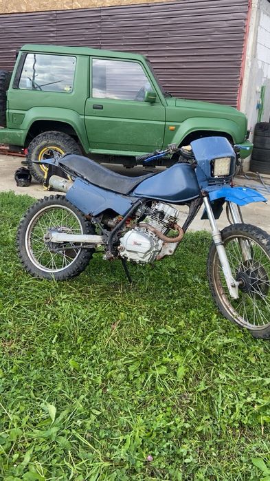 Vand honda xr 200 cu motor nou 250 tmmp  mai multe in privat