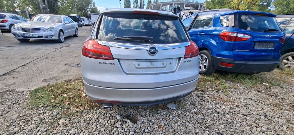 Dezmembrez Opel Insignia 2.0D 2010