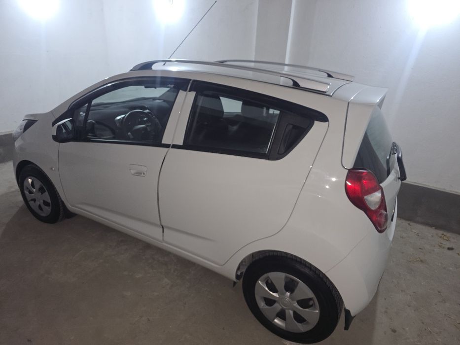 Продам Spark автомат белый, Масло, пробег 19 000 км
