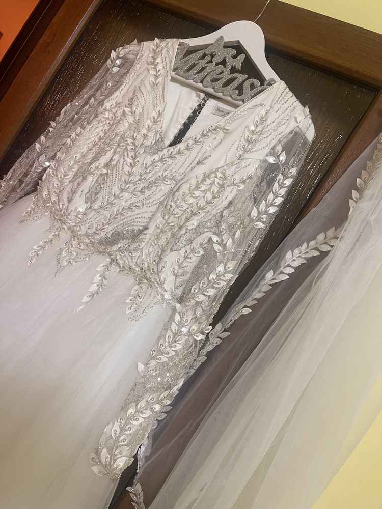 rochie de mireasa cu voal si umeras