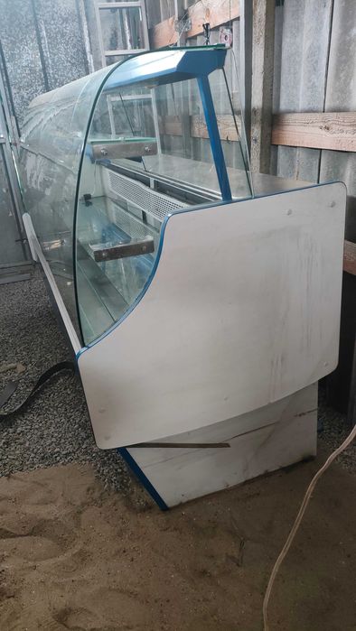 Продавам хладилна витрина