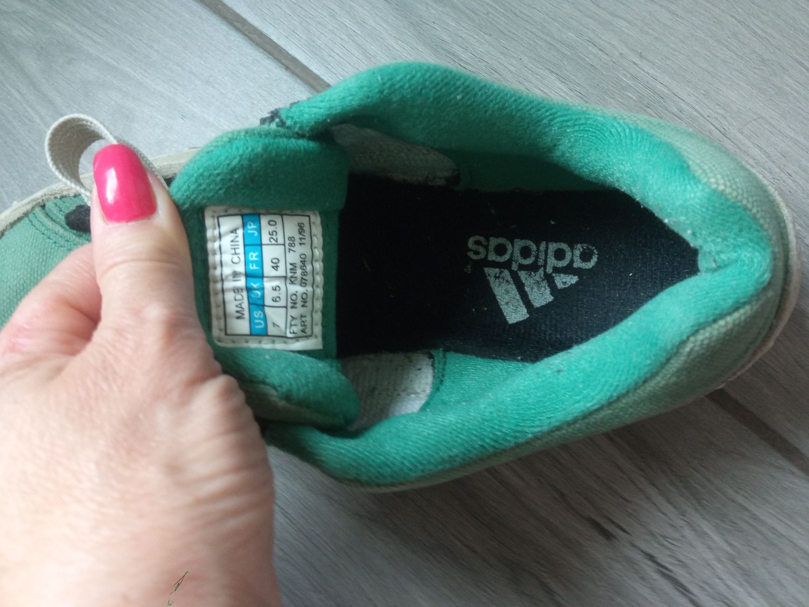 Vand pantofi sport Adidas, nr 40