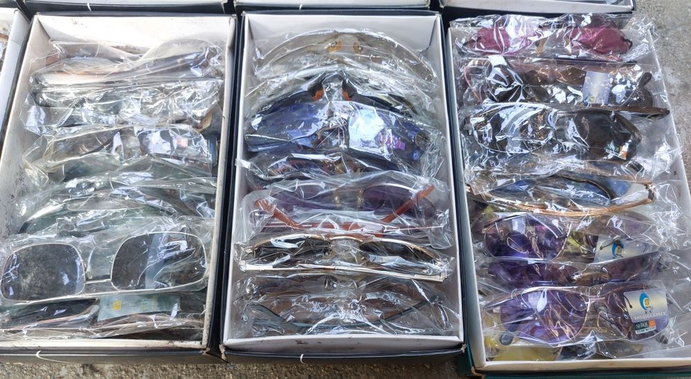 Сет от 10 кутии слънчеви очила