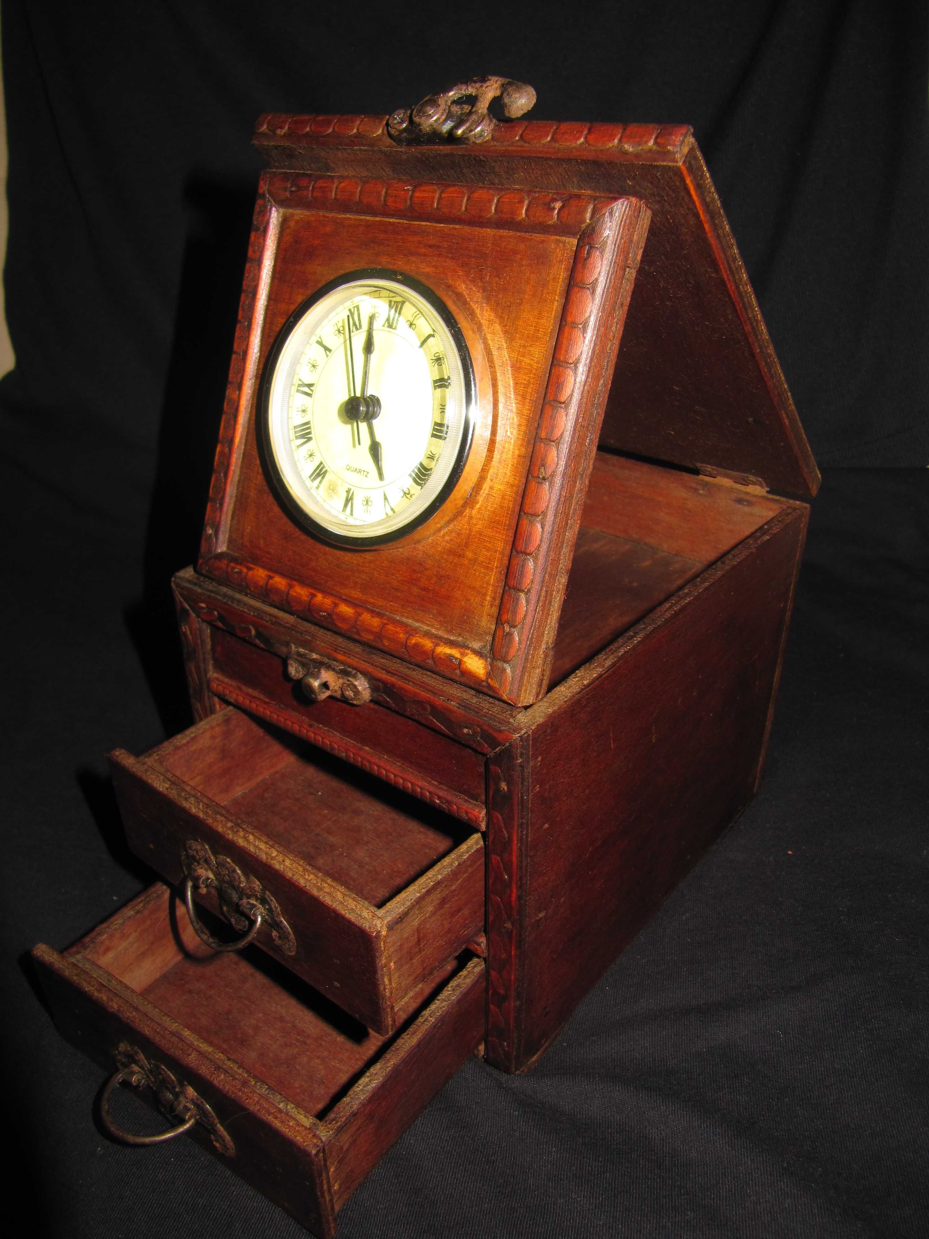 дървена кутия с вграден часовник