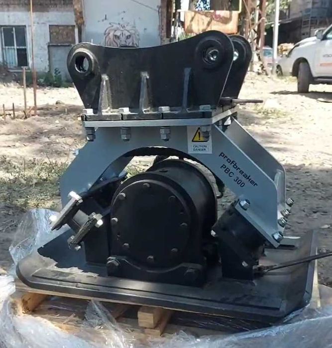 Вибротрамбовка для экскаватора-погрузчика Hidromek 102B,102S.