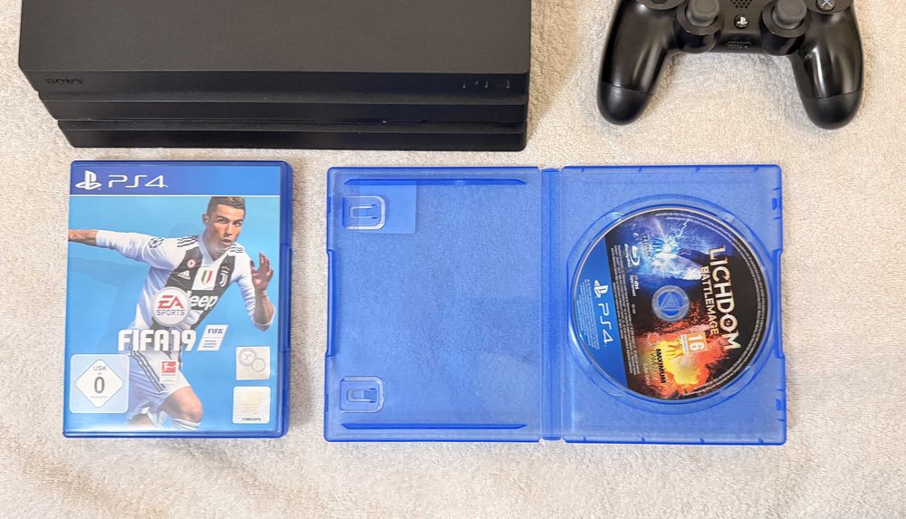PS4 Pro, Playstation 4 Pro + два джойстика + игри