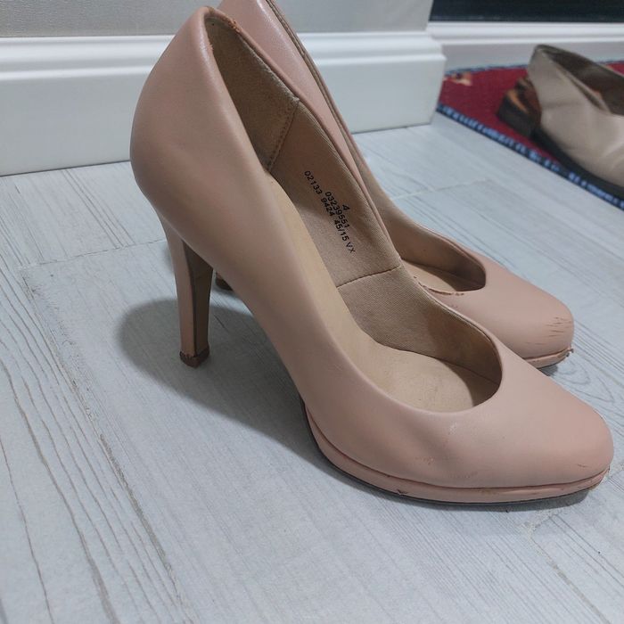 Туфли бежевые на каблуке