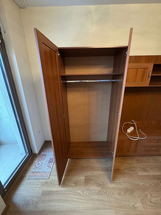 Нов гардероб, дървен