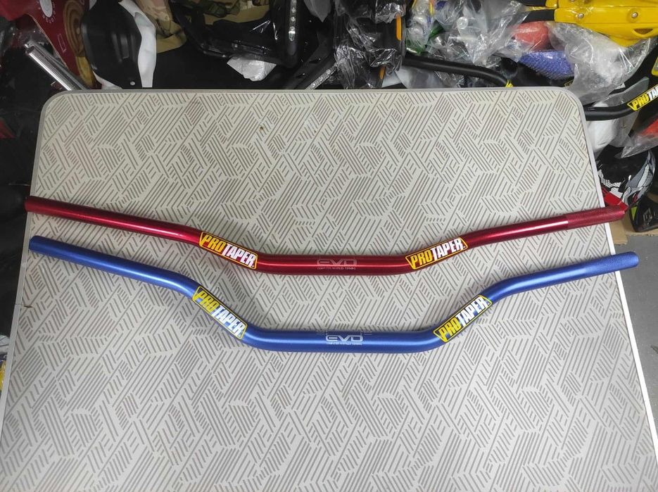 Мото кормило, различни цветове