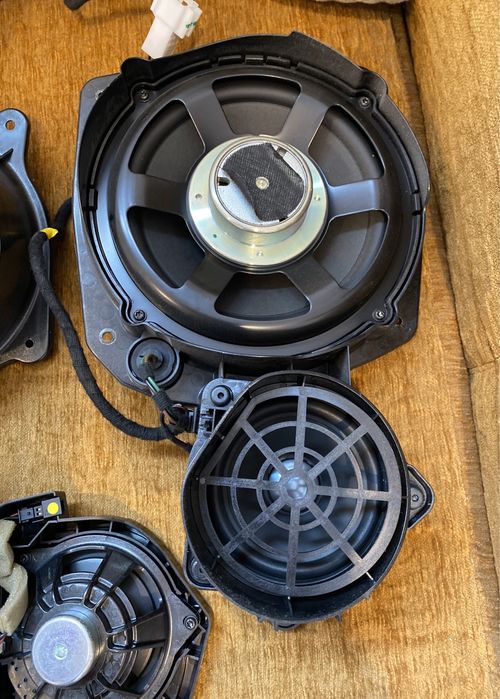 Sistem audio Harman Kardon Mercedes S W221 : Amplificator / Subwoofer