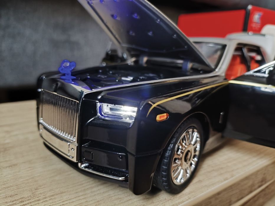 Vand macheta Rolls Royce cu sunet si lumini scara 1/18