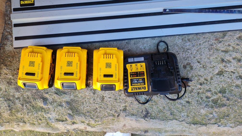 SET DEWALT electrice 5Ah plus Compressor 50L pe ulei !