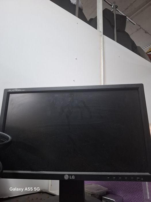 Продам  монитор  LG