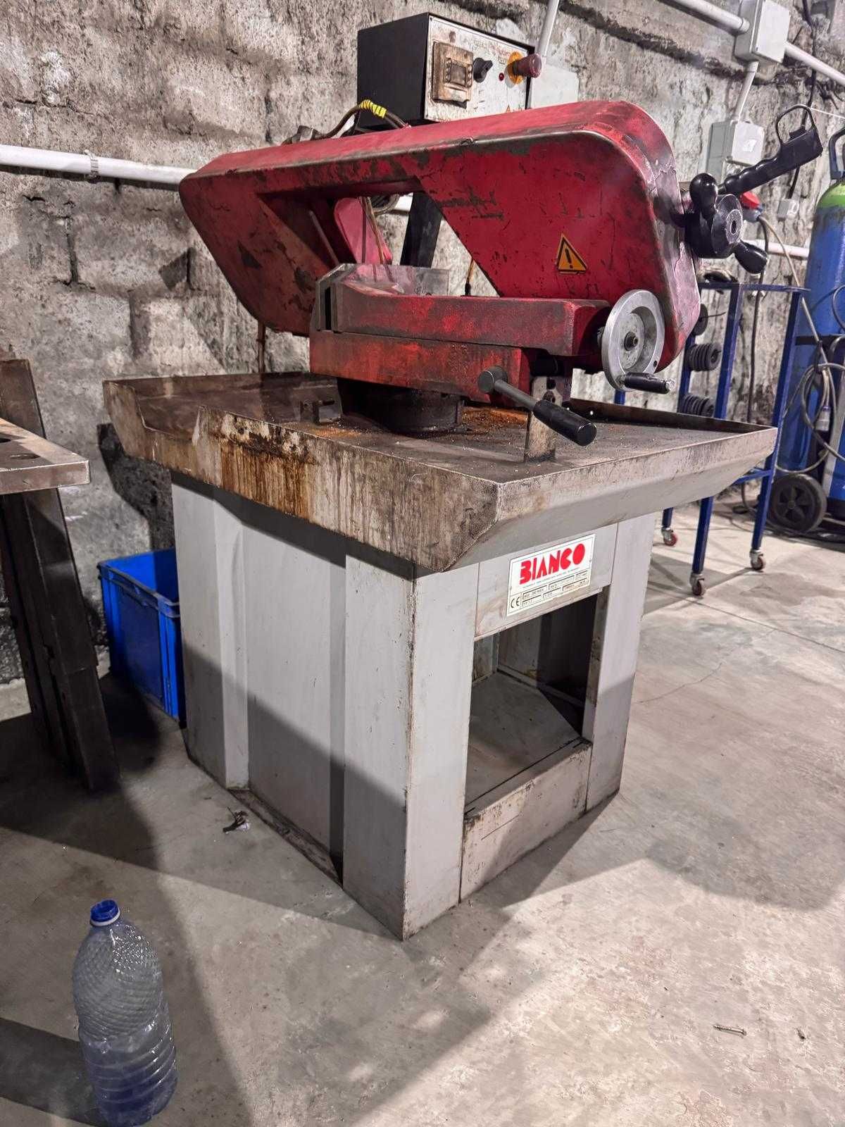 Fierastrau cu panglica pentru metal