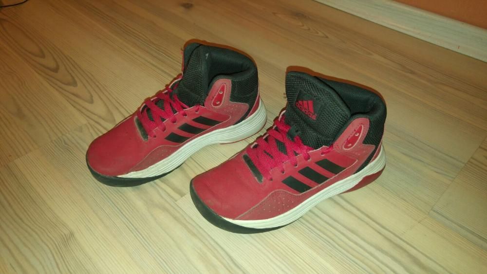 запазени кецове Адидас