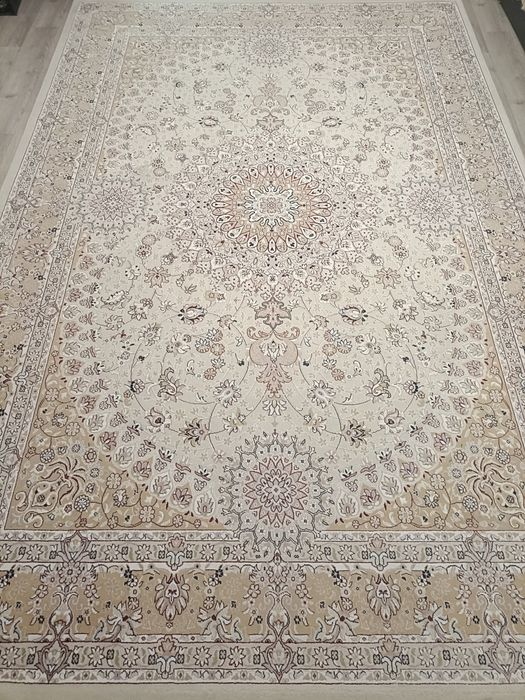 Продам ковёр размер 2 на 5 и есть 3,5 на 4.