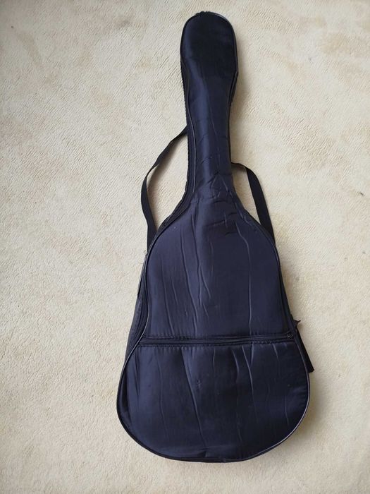 класическа китара за дете около 7 години