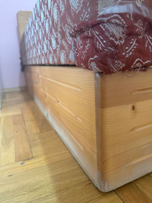 Продава се легло с матрак
