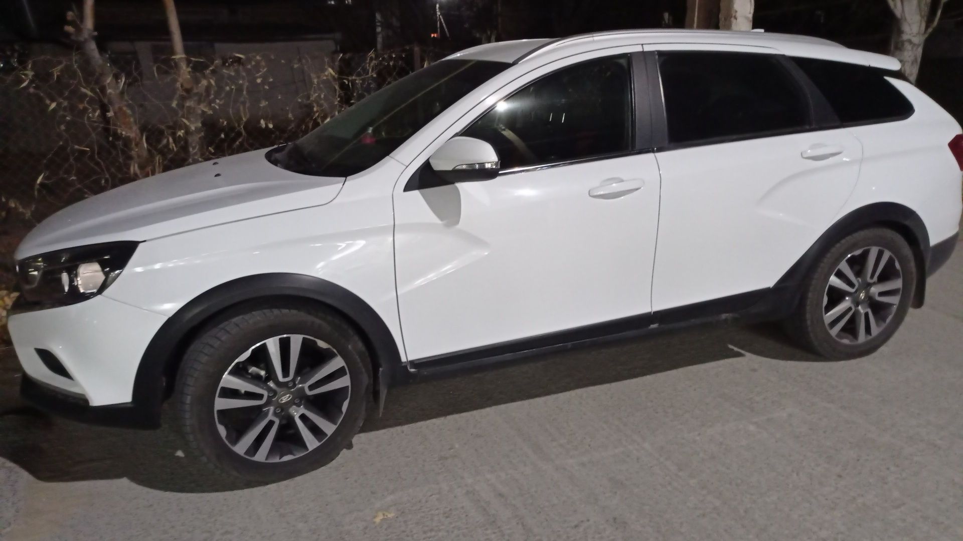 Lada Vesta cross