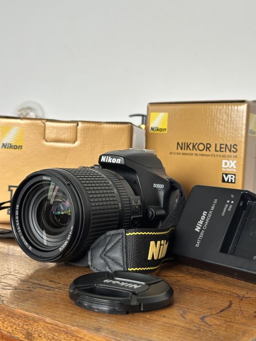 Фотоапарат Nikon D3500 с обектив 18-140мм