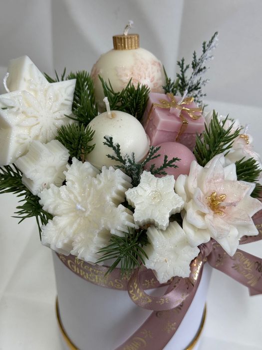 Коледни аранжировки с ароматни соеви свещи