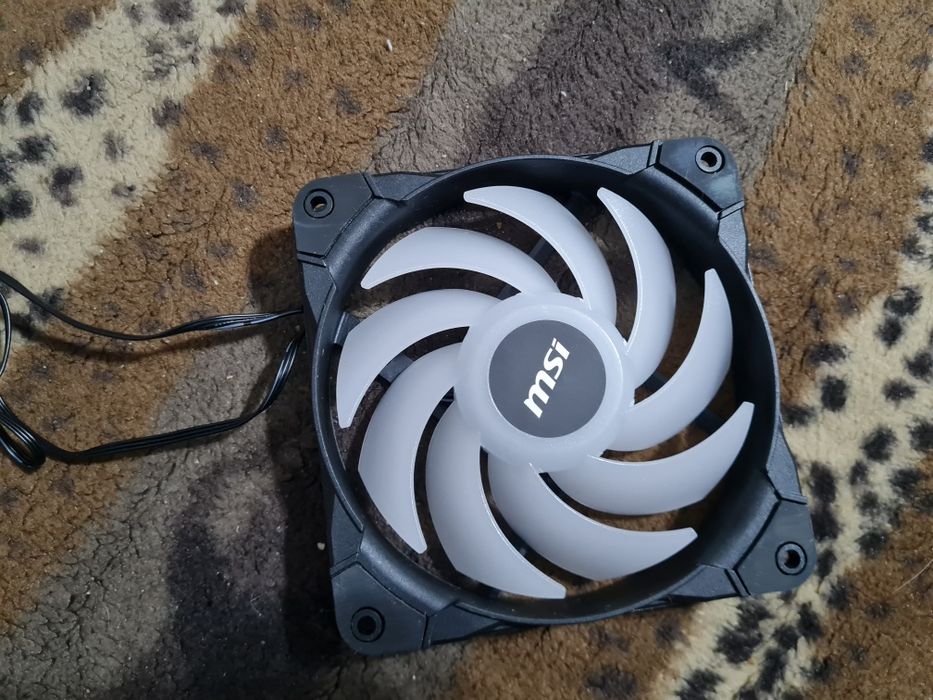 Продаётся кулер MSI F12A RGB подсветка