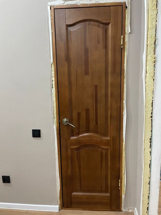 Двери.  материал деревянные