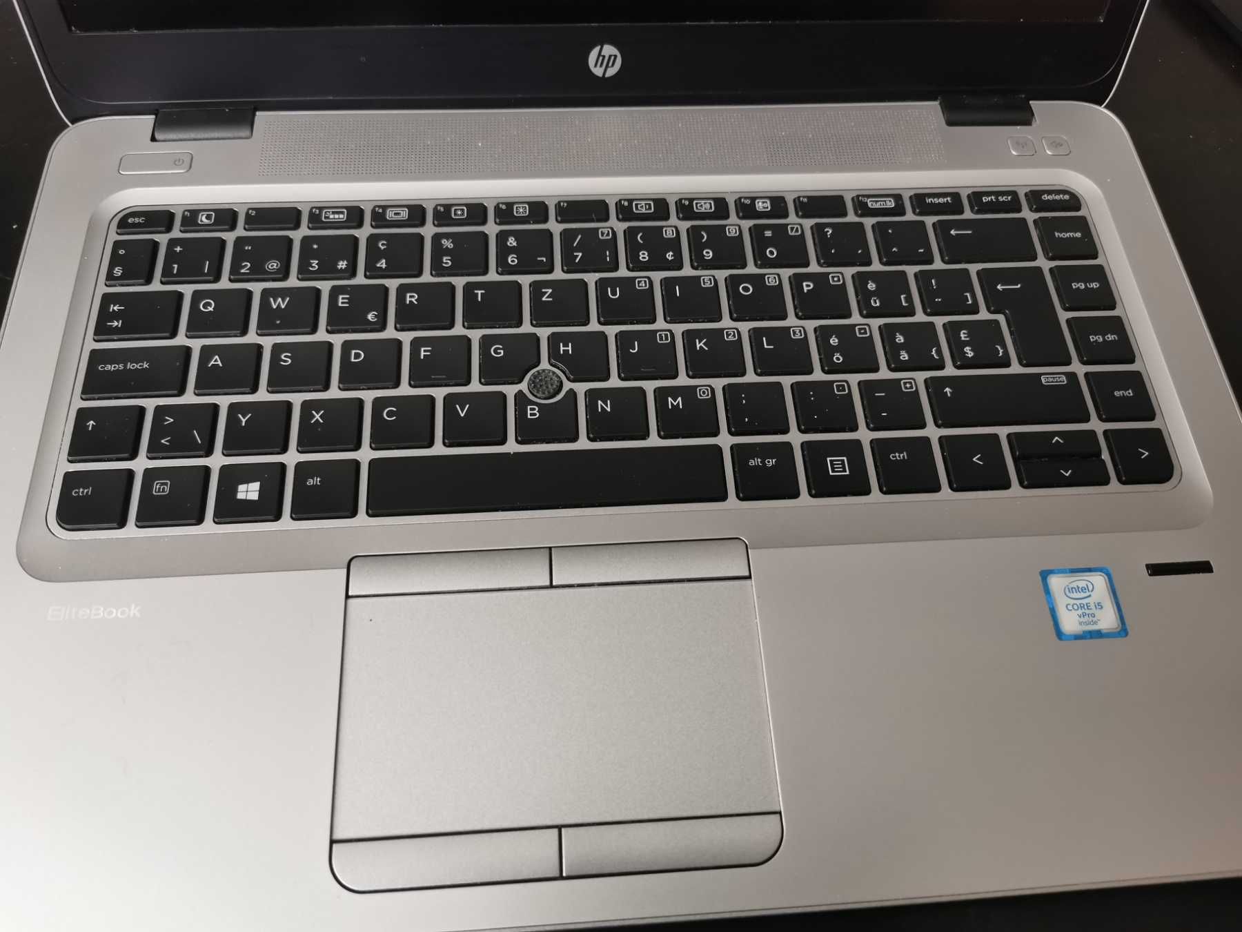 Бизнес Лаптоп HP Elitebook 840 G3 i5-6300 256GB SSD със Докинг станция