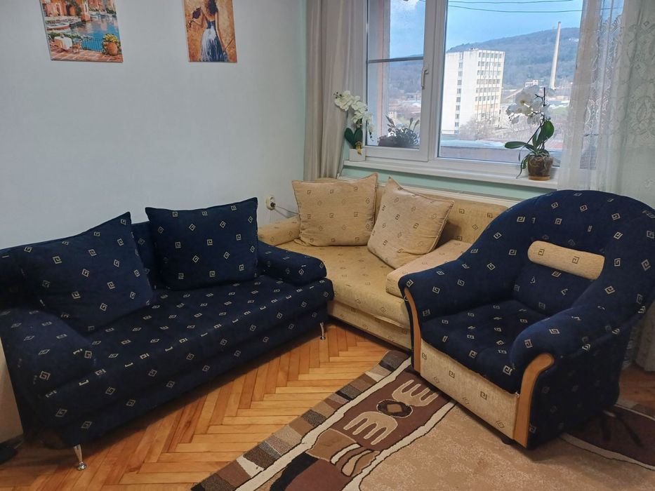 Два дивана и едно кресло