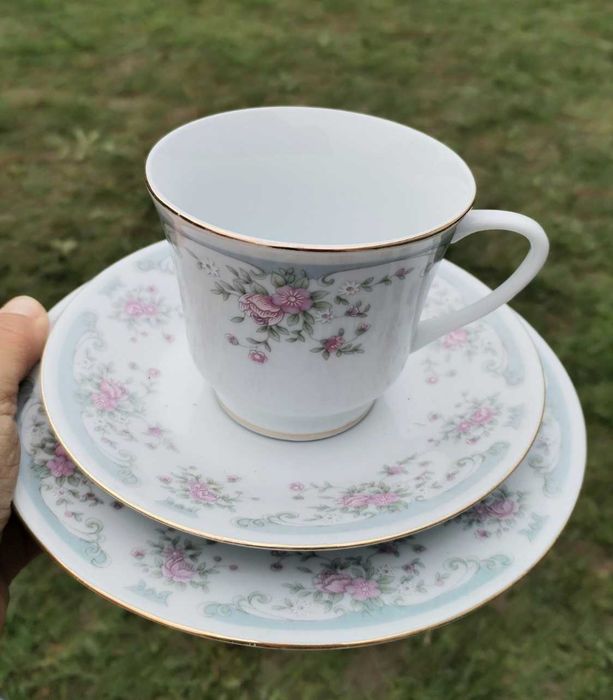 Порцеланов сервиз за чай и кафе