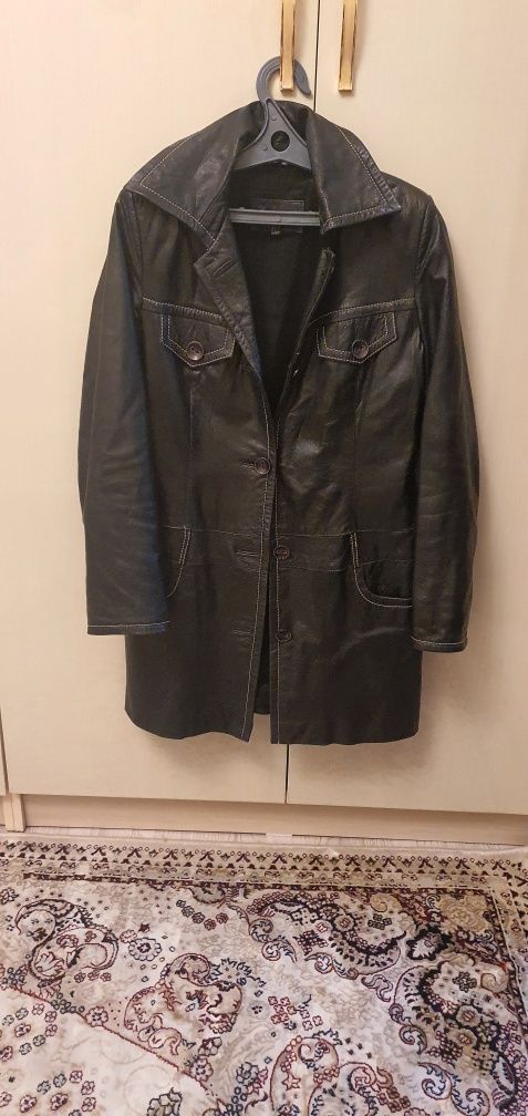 Кожанную куртку, черного цвета, удлинённую продам
