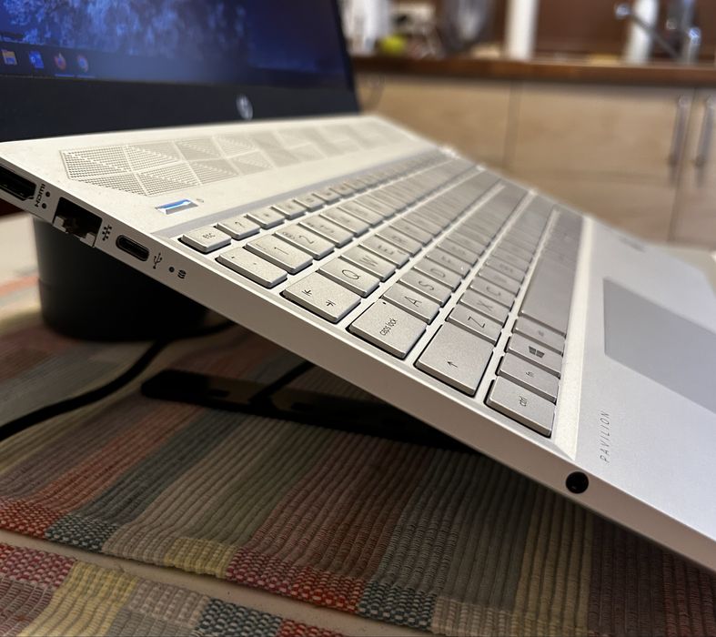 Laptop HP Pavilion procesor Intel® Core™ i5 cu Win 10