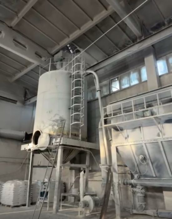 Барит, микрокальцит,  кальцит, сланец (сланцевая крошка