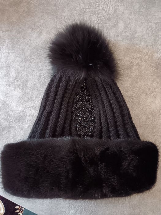 Продам шапку женскую