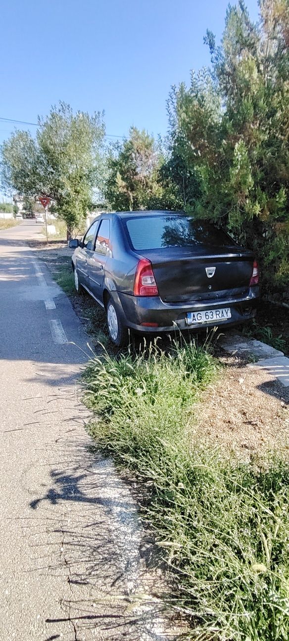 Vând Dacia Logan