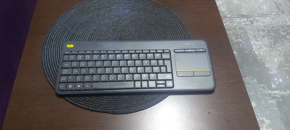 Vand tastatura wireless logitech k400+