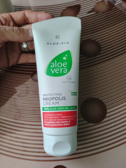 Cremă hrănitoare cu propolis