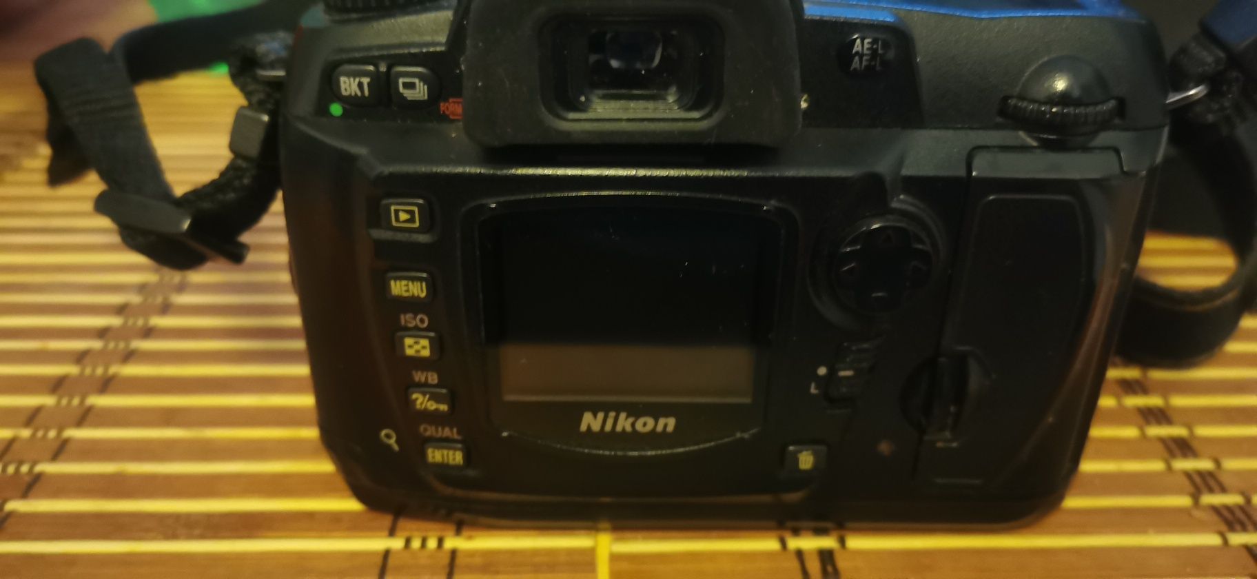 Vând Nikon de 70
