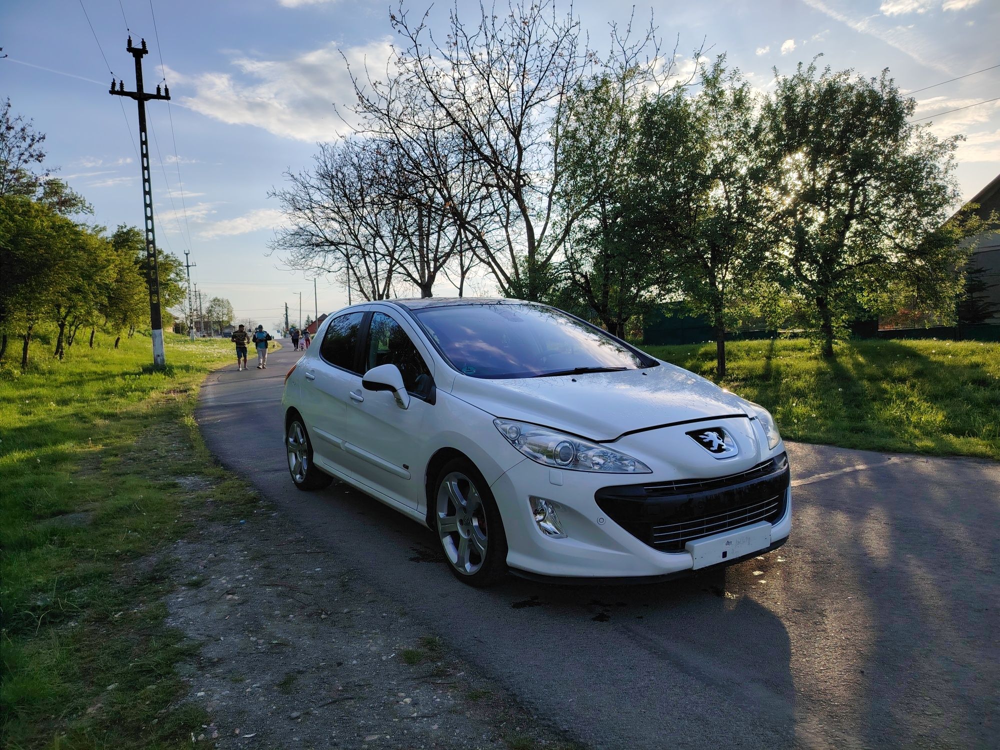 Peugeot 308 GTI .
